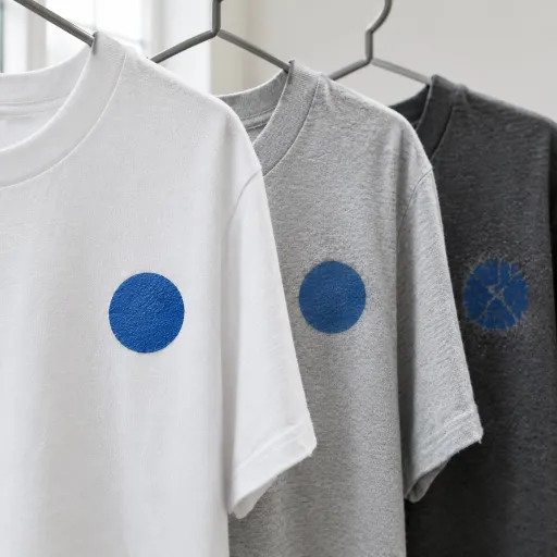 Comment votre t-shirt est imprimé change tout : sérigraphie, numérique et ce qui tient après trente lavages