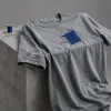 Réparer un t-shirt plutôt que le jeter : couture, patchwork et les limites honnêtes du raccommodage