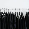 Doudoune luxe et t-shirt femme élégant : comment concilier chaleur, style et coupe parfaite