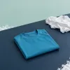 Le t-shirt technique a quitté la salle de sport : quand le polyester anti-odeur remplace le coton au quotidien