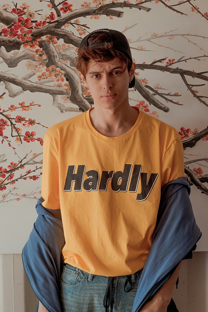 L’univers des t-shirts : comment choisir et porter le vetements apparel au quotidien