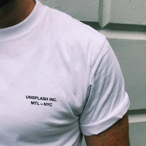 Polyester ou polyamide : comment choisir pour vos t-shirts ?