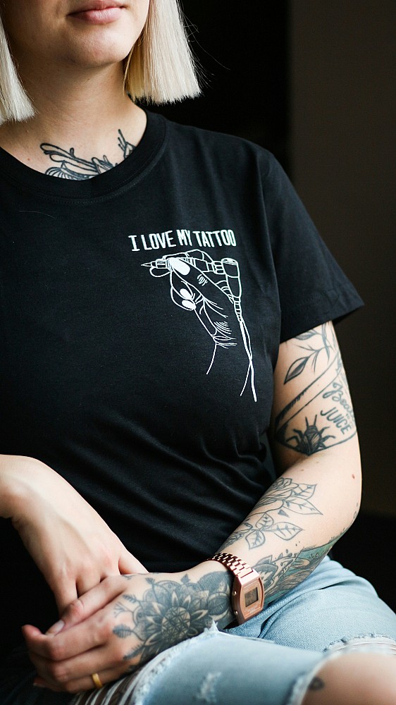 Guide des tailles femme : bien choisir ses t-shirts et vêtements du premier coup