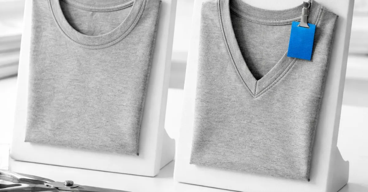 Col rond ou col V : le choix qui structure tout le haut du buste