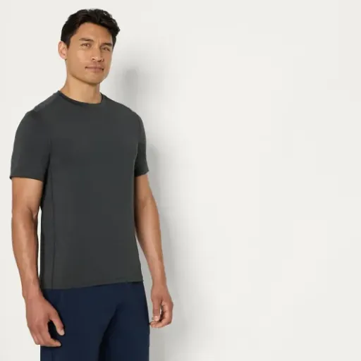 Test Amazon Essentials Tech Stretch : le t-shirt de sport pas cher qui fait le job